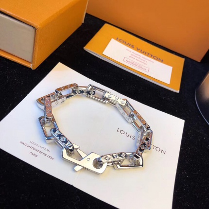 Louis Vuitton Bracelets in 129008