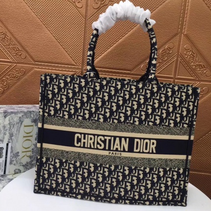 Dior AAA Quality Handbags in 129226