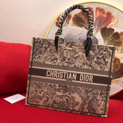 Dior AAA Quality Handbags in 129233