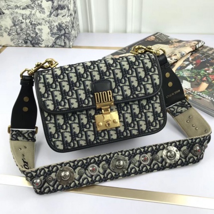 Dior AAA Quality Handbags in 129238