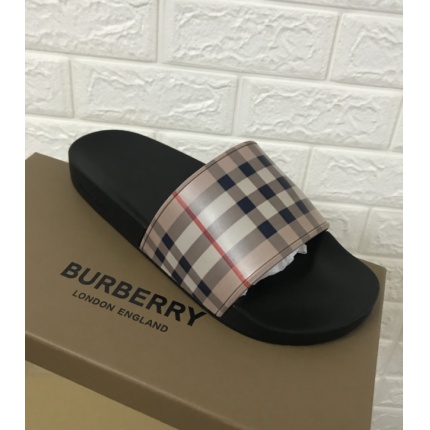 Burberry Slippers For Men in 129305