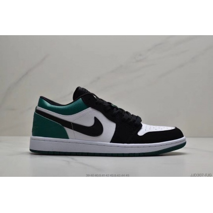 Nike Air Jordan 1 Low Sneakers in 129344