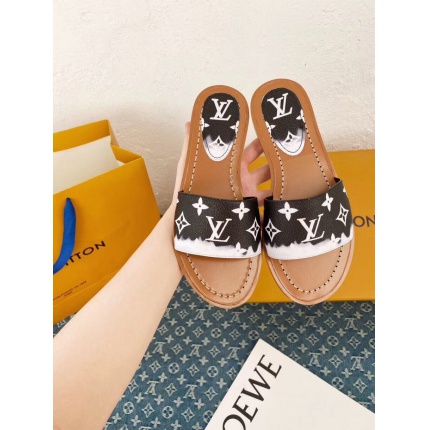 Louis Vuitton Slippers For Women in 129394