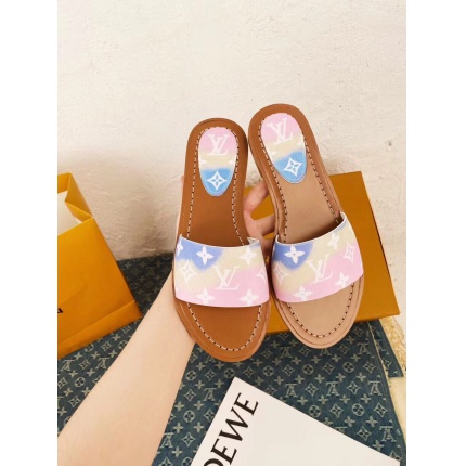 Louis Vuitton Slippers For Women in 129397