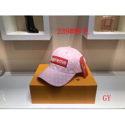 Louis Vuitton  Hats in 130053