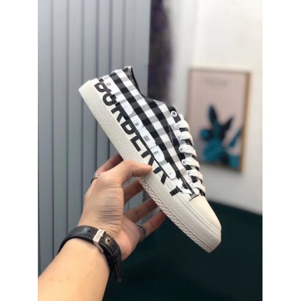 Burberry Sneakers For Men in 130176