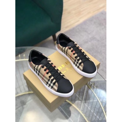 Burberry Sneakers For Men in 130179
