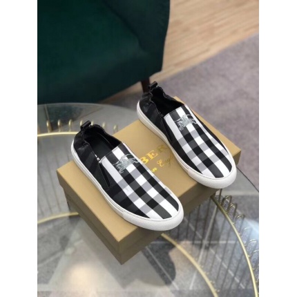 Burberry Sneakers For Men in 130180