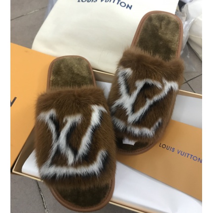New Arrivals Louis Vuitton Fur Slides For Women in 131477
