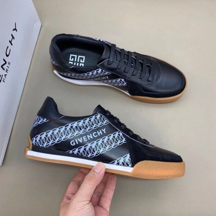 Givenchy Sneakers For Men in 132254
