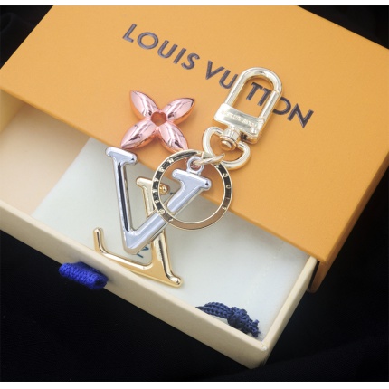 Louis Vuitton  Keychain in 132421