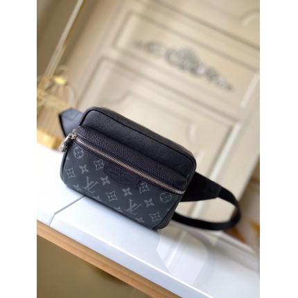AAA quality Louis Vuitton Shoulder Bags For Men in 132455