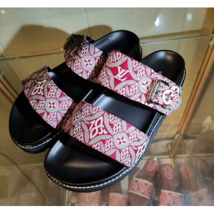 Louis Vuitton Slippers For Women in 133306