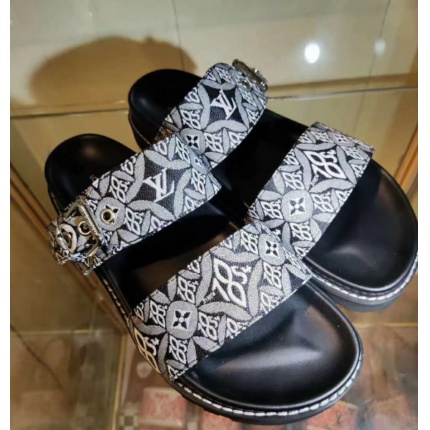 Louis Vuitton Slippers For Women in 133309