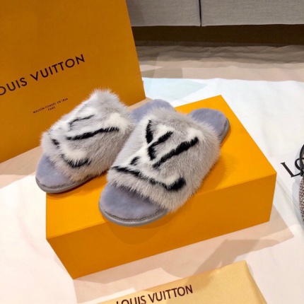 Louis Vuitton Slippers For Women in 133388
