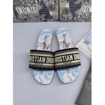 Dior Slippers For Women in 133555