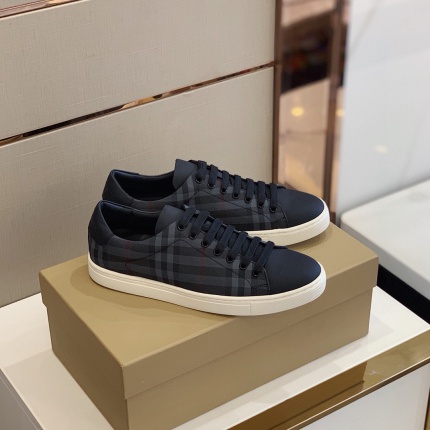New Arrivals Burberry Sneakers For Men in 133589