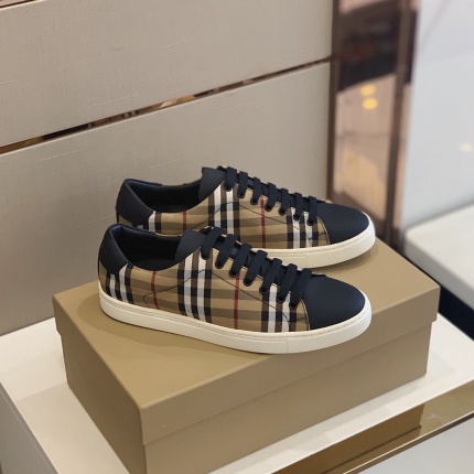 New Arrivals Burberry Sneakers For Men in 133591