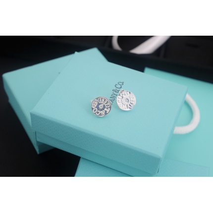 Tiffany Earring in 133716
