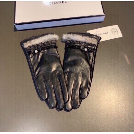 New Arrivals CC Gloves in 133812