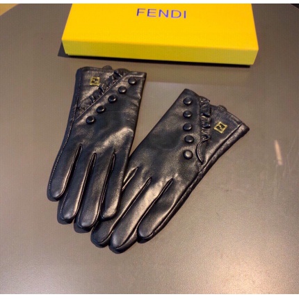 New Arrivals Fendi Gloves in 133818