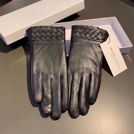 New Arrivals Bottega Veneta Gloves in 133819
