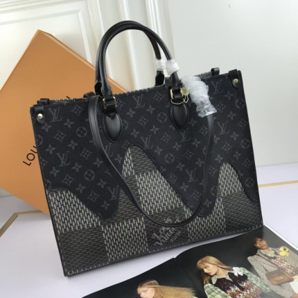 Louis Vuitton AAA Quality Handbags in 133997