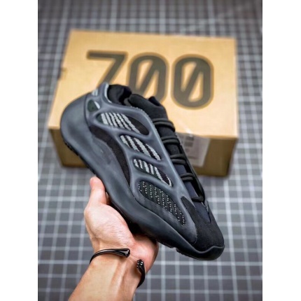 New Arrivals Adidas Yezze700 Sneakers in 134132