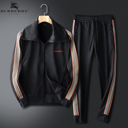 New Arrivals Burberry Tracksuits For Men in 134546