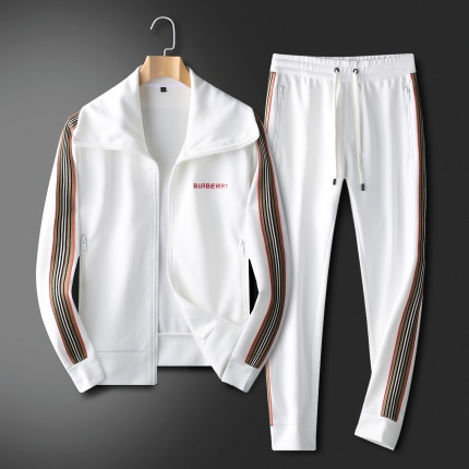 New Arrivals Burberry Tracksuits For Men in 134547