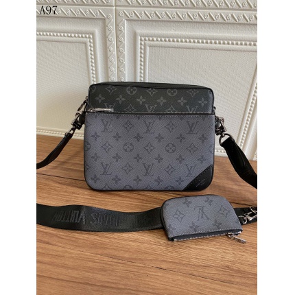 Louis Vuitton AAA+++ bags For Men in 134990
