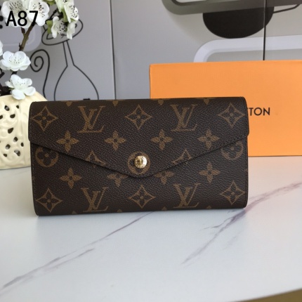 Louis Vuitton AAA Quality Wallets in 135030