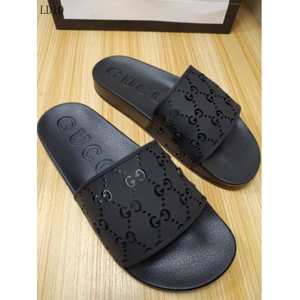 Gucci Slippers For Men in 135228