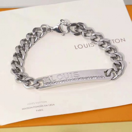 Louis Vuitton Bracelets in 135375