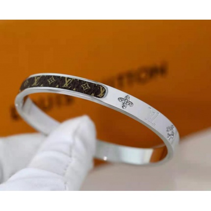 Louis Vuitton Bracelets in 135403