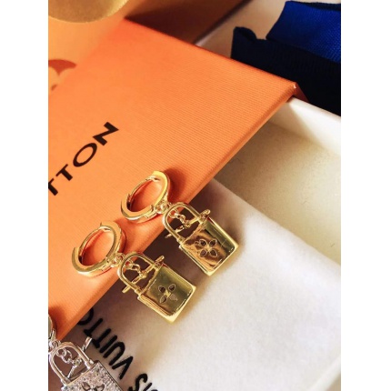 Louis Vuitton Earrings in 135407