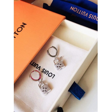 Louis Vuitton Earrings in 135408