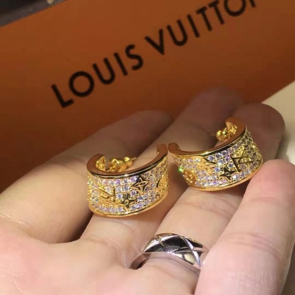 Louis Vuitton Earrings in 135409