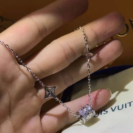 Louis Vuitton Necklace in 135411