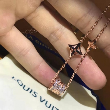 Louis Vuitton Necklace in 135412