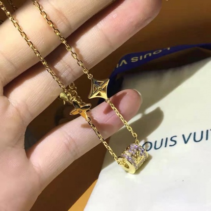 Louis Vuitton Necklace in 135413