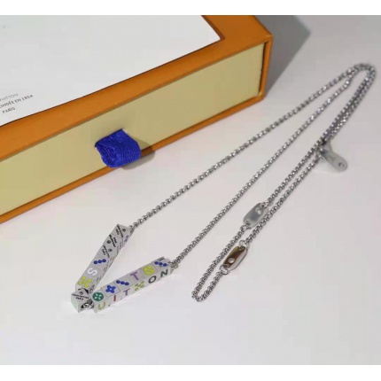 Louis Vuitton Necklace in 135415