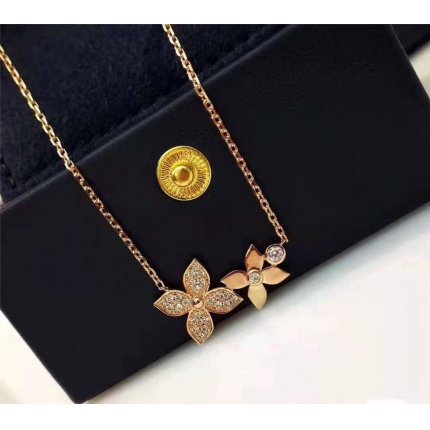 Louis Vuitton Necklace in 135419