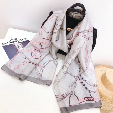 Gucci Scarf in 135450