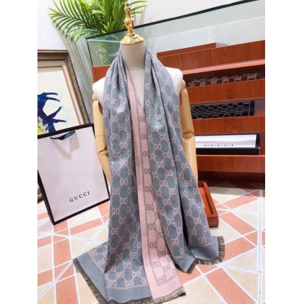 Gucci Scarf in 135510