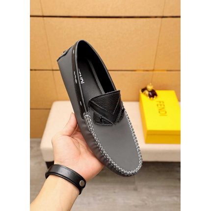 Fendi Leather shoes For Men in 136272