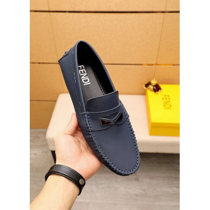 Fendi Leather shoes For Men in 136276