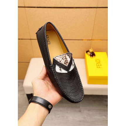 Fendi Leather shoes For Men in 136277