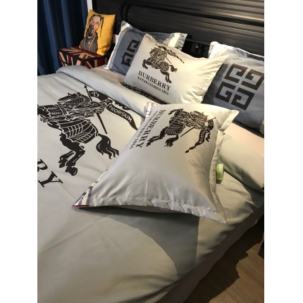 Burberry Bed Sheets in 136764