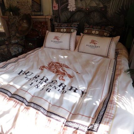 Burberry Bed Sheets in 136770